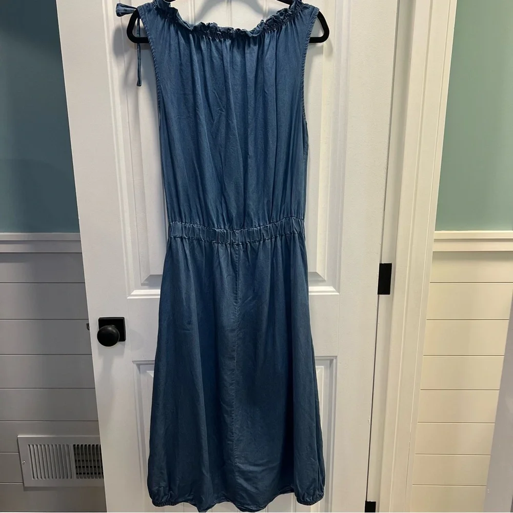 Chambray 100% Lyocell Sleeveless Tie Neck Elastic‎ Waist Dress. Size Medium.